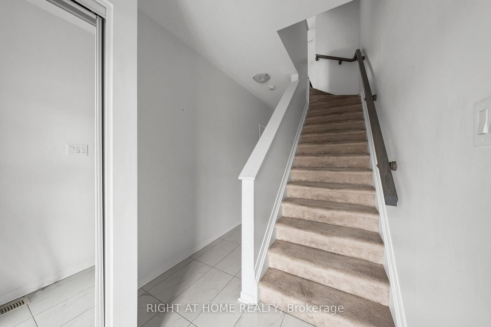 161 CAMDEN Private, Ottawa, ON — photo 3