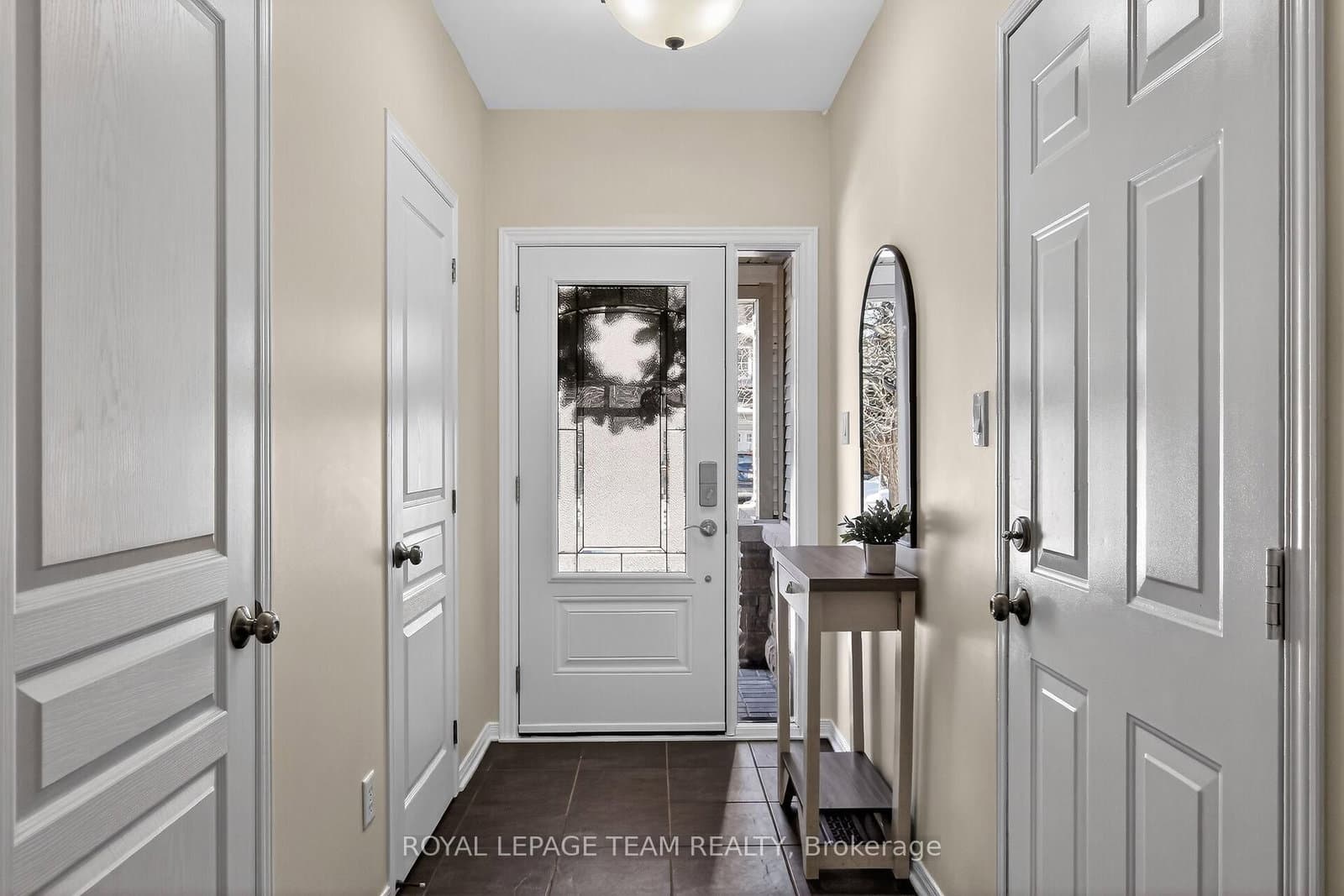 19 Goldthorpe Private, Ottawa, ON — photo 3