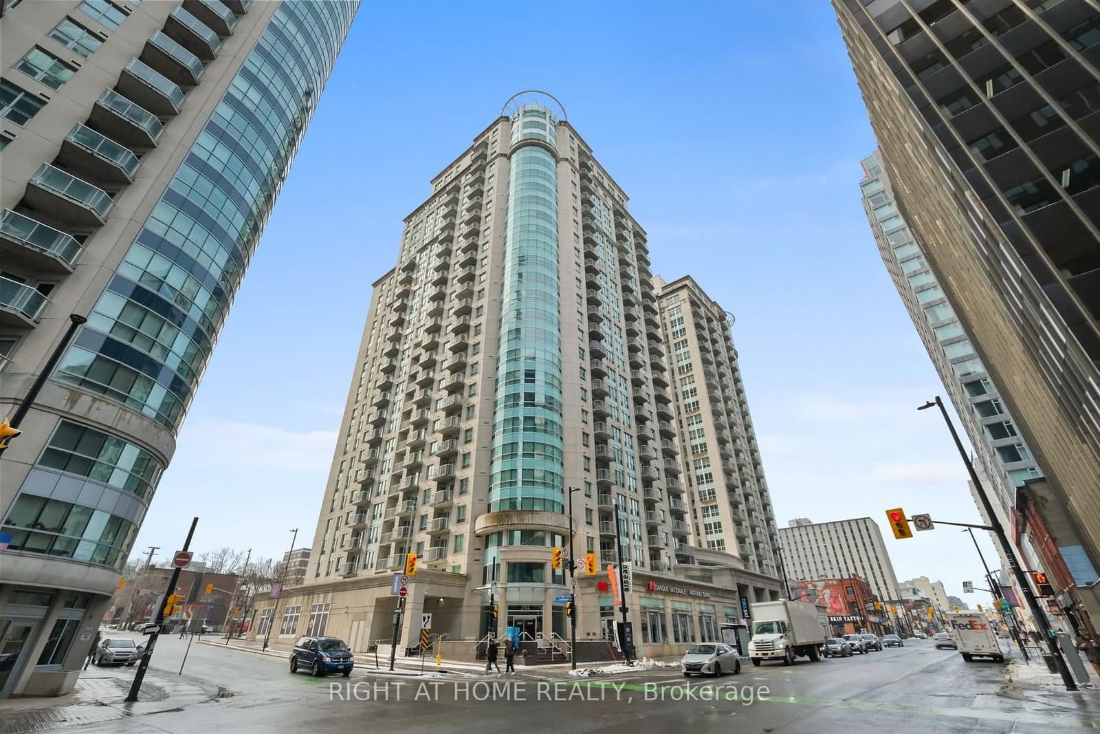 2302 - 234 Rideau Street, Ottawa, ON — photo 2