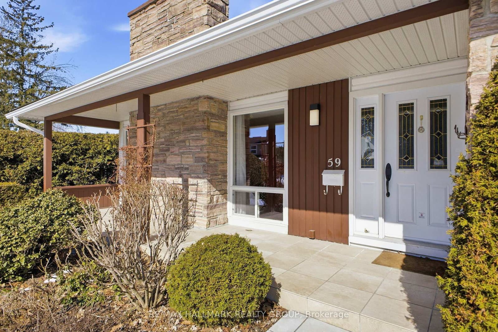 59 Ashgrove Crescent, Ottawa, ON — photo 2