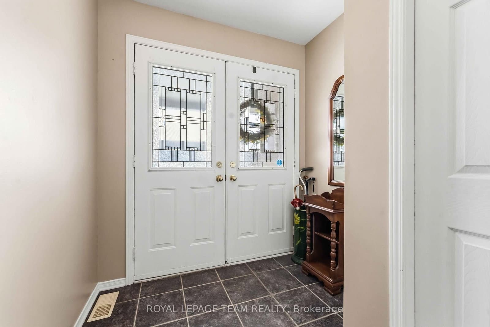 45 Burnstead Crescent, Ottawa, ON — photo 2