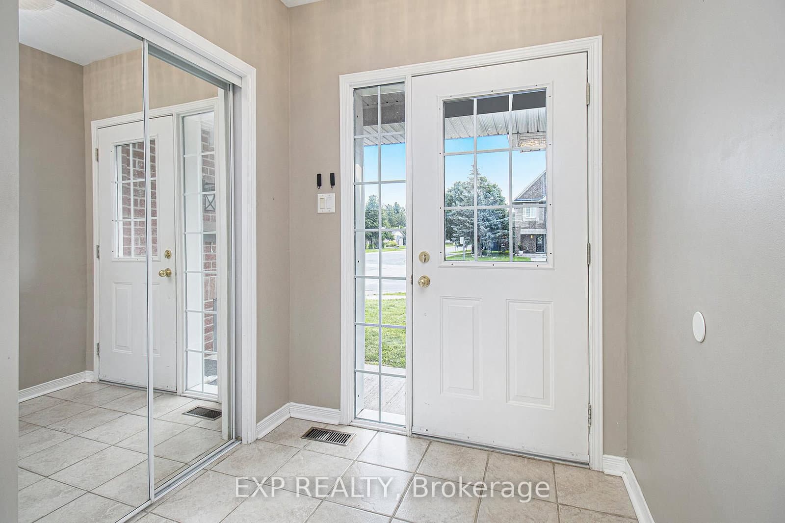 1310 Halton Terrace, Ottawa, ON — photo 2