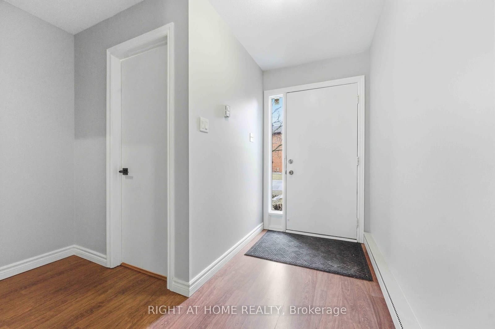 4 Chisholm Court, Kanata, ON — photo 3