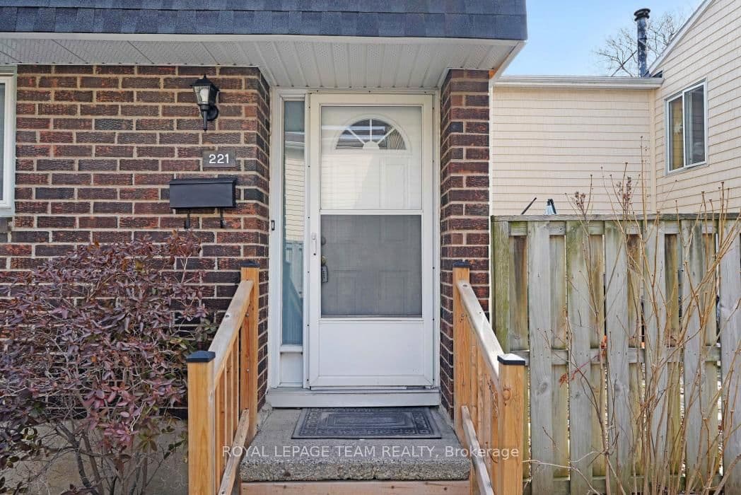 221 Petrie Lane, Kanata, ON — photo 2