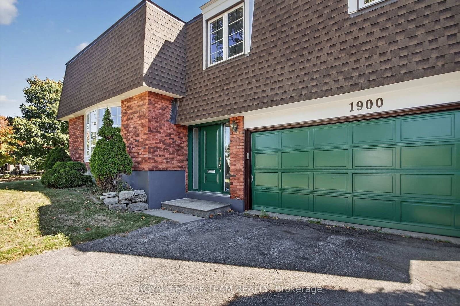 1900 Southampton Court, Ottawa, ON — photo 3