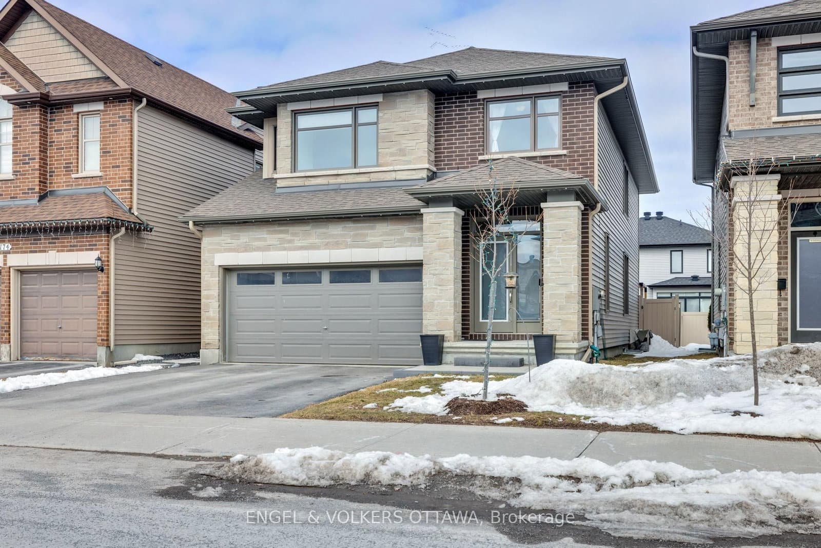 176 Balikun Heights, Ottawa, ON