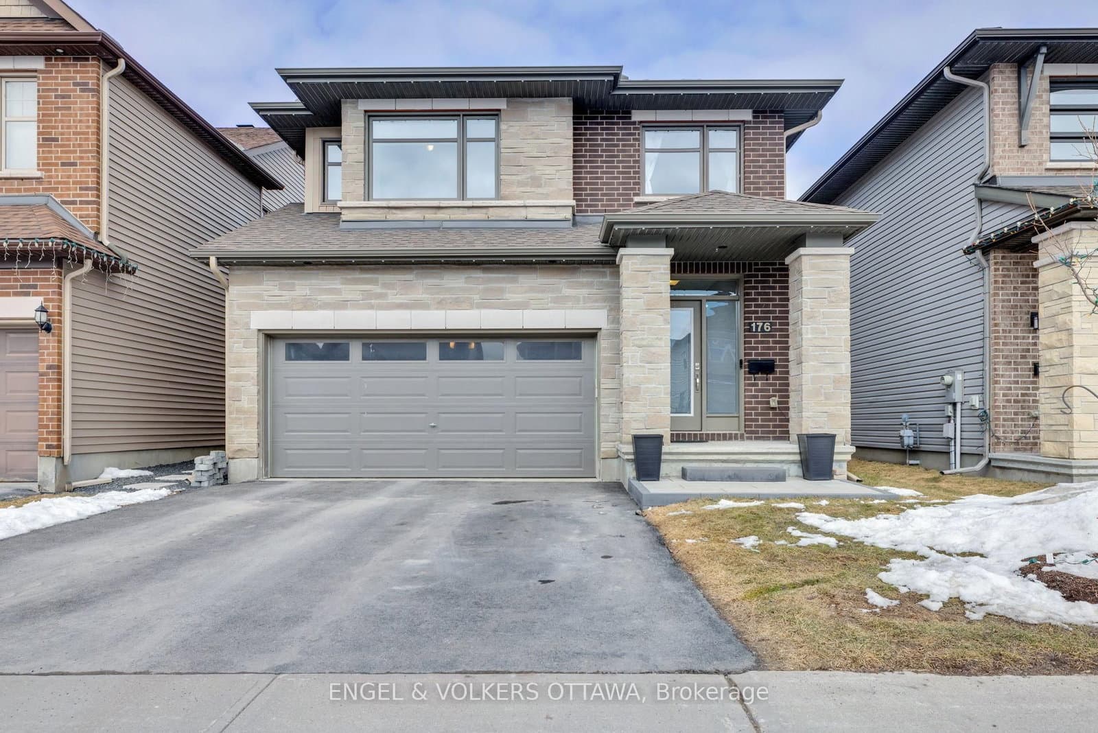 176 Balikun Heights, Ottawa, ON — photo 2
