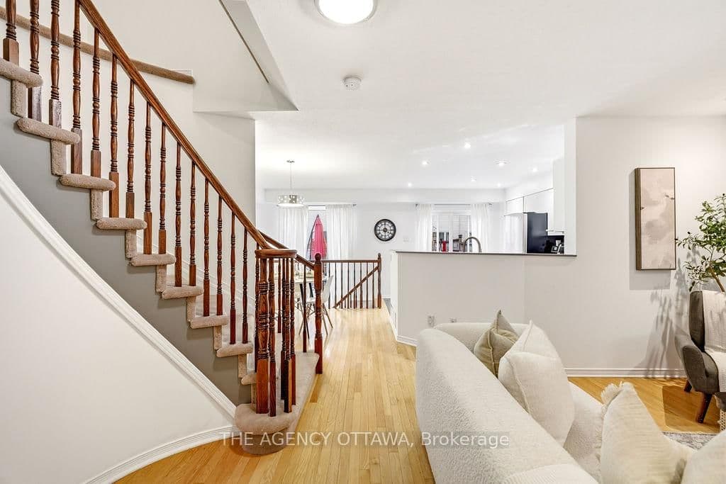 555 Aberfoyle Circle, Ottawa, ON — photo 3