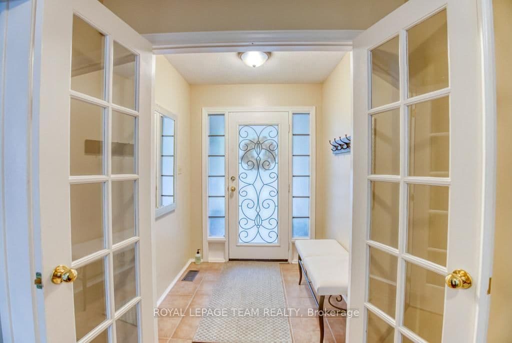 27 Sherk Crescent, Kanata, ON — photo 3
