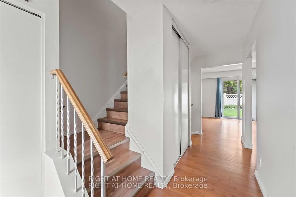 21 - 5 Hadley Circle, Ottawa, ON — photo 3