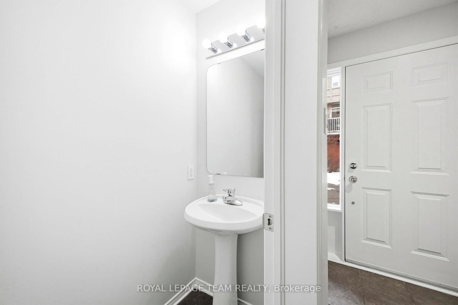 5 Island Creek Private, Ottawa, ON — photo 3