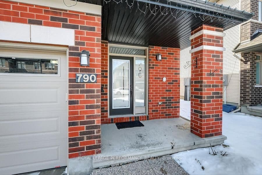 790 Cairn Crescent, Ottawa, ON — photo 2