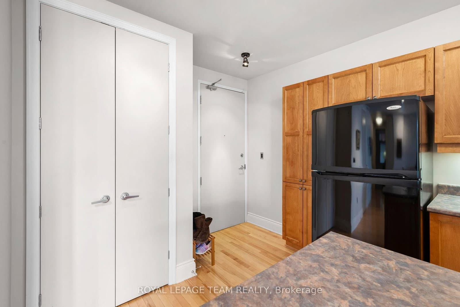 202 - 260 Besserer Street, Ottawa, ON — photo 3