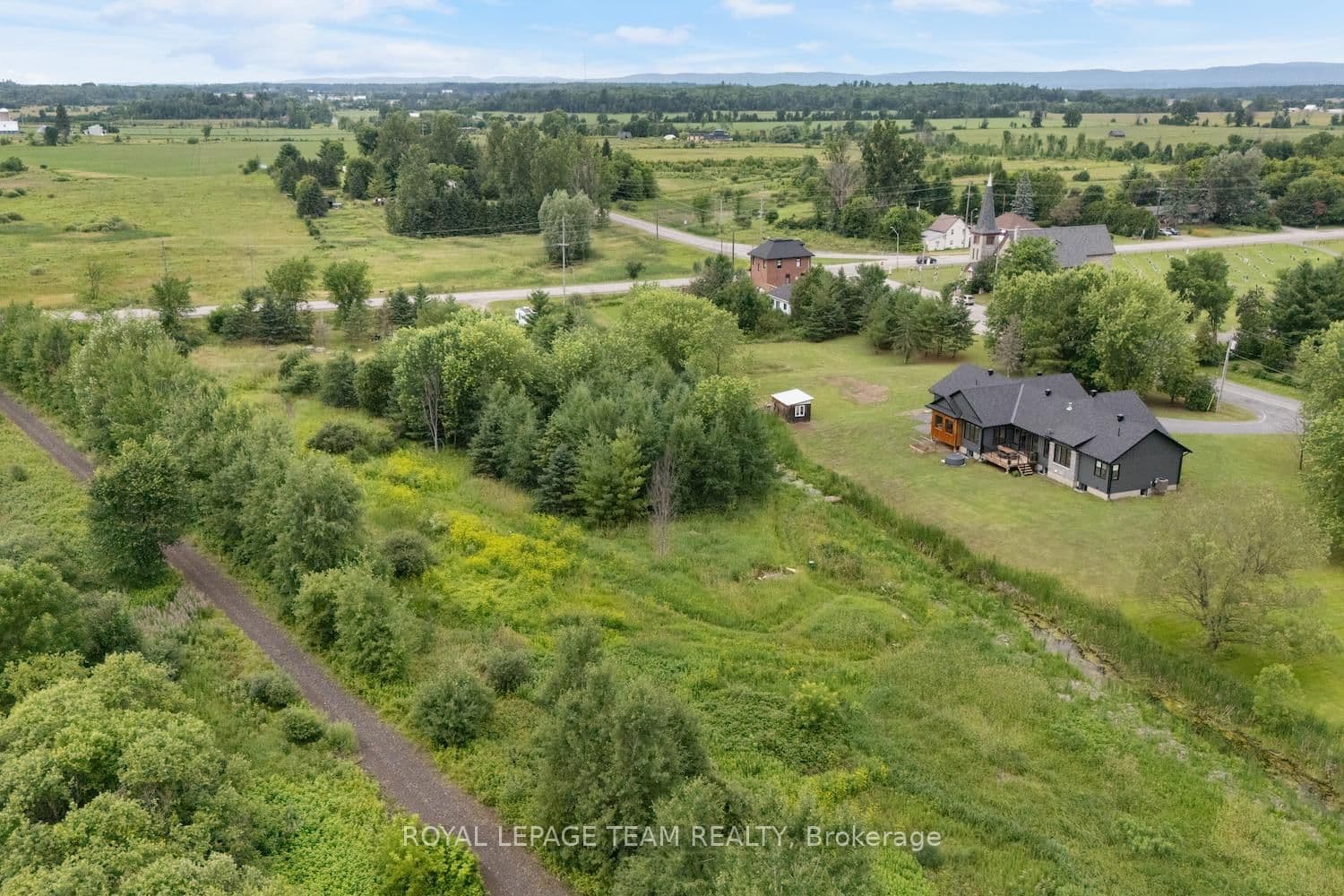 3783 Woodkilton Road, Ottawa, ON — photo 2