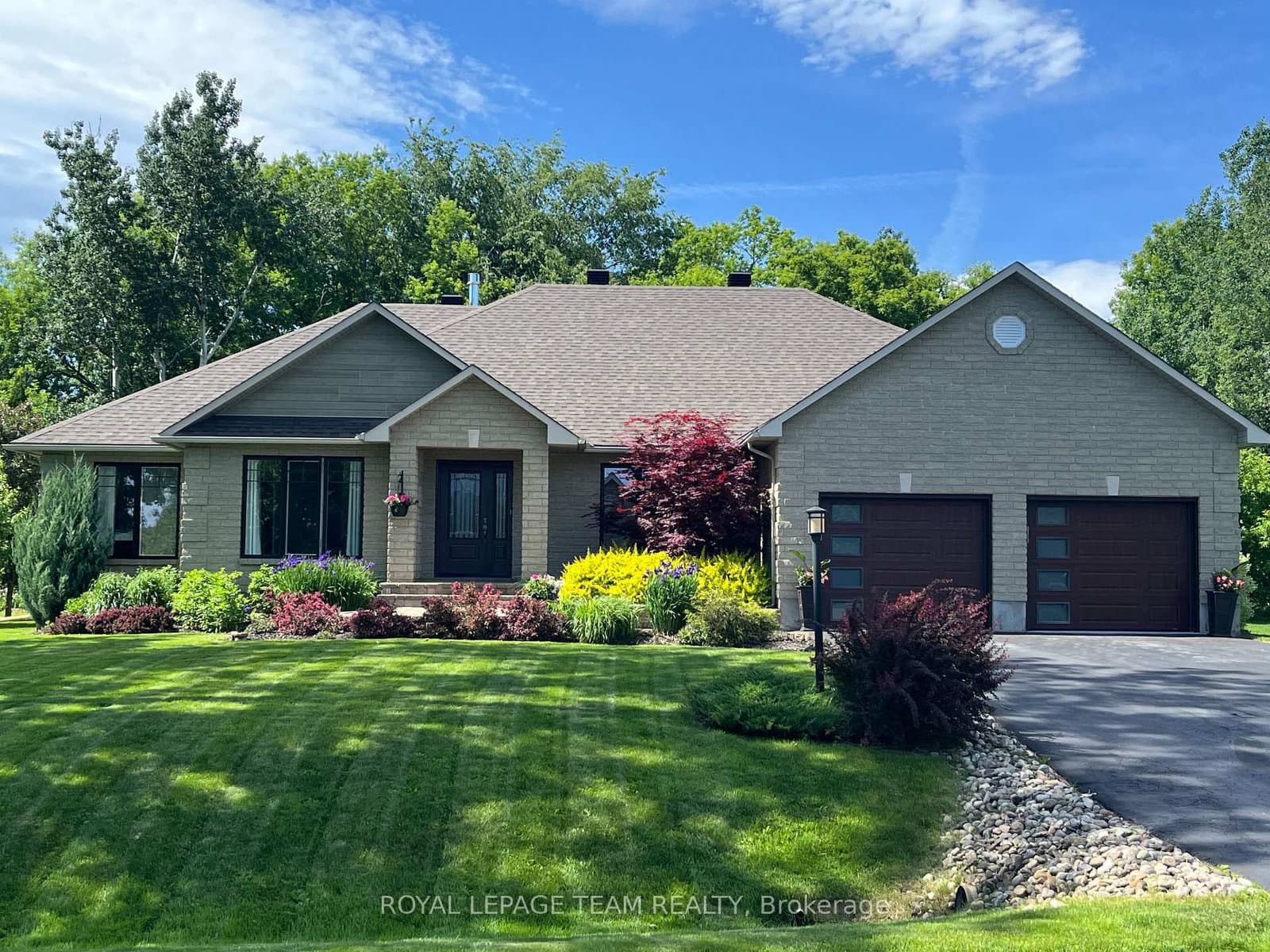 6903 Twin Lakes Avenue, Greely, ON