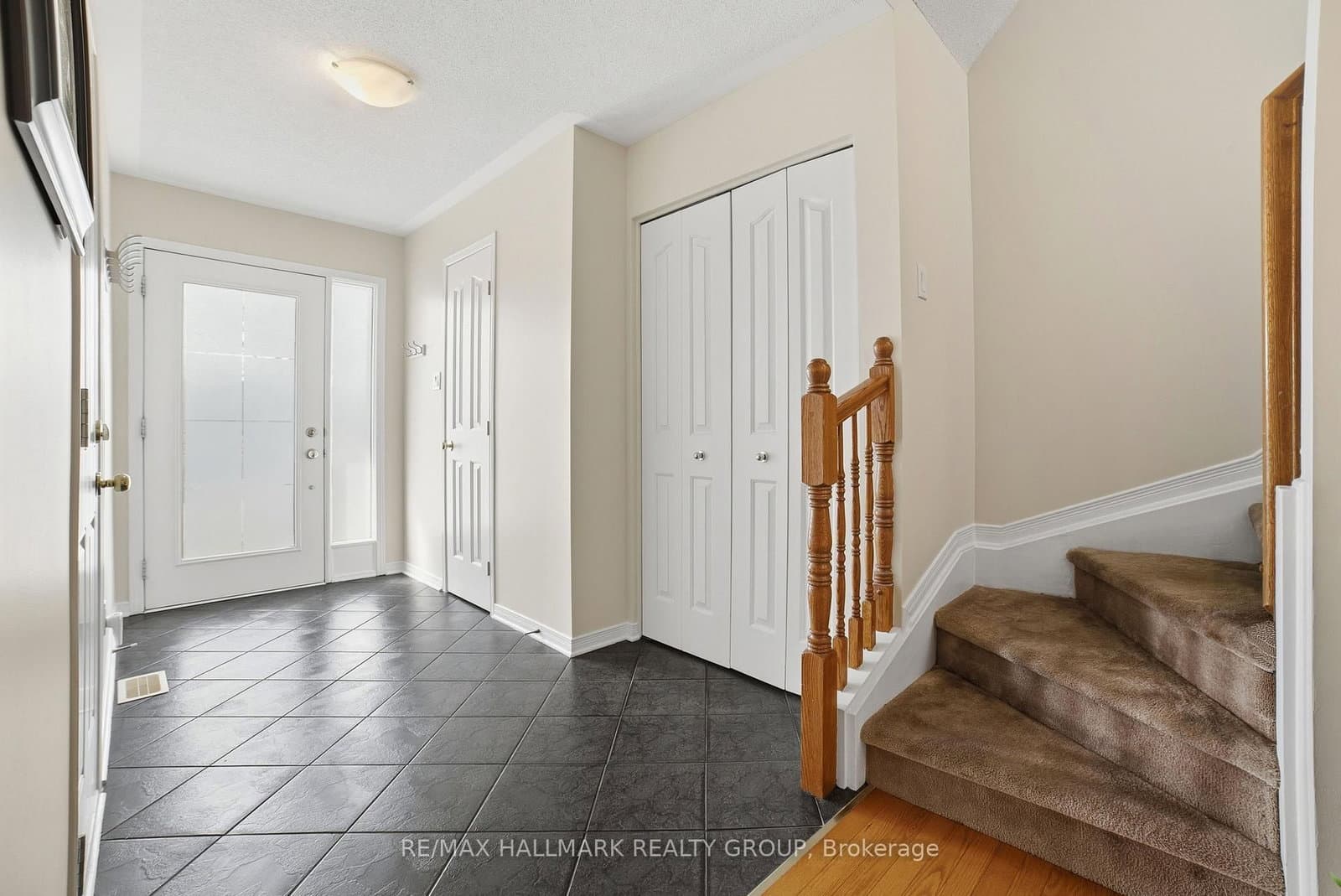 121 Corinth Private, Ottawa, ON — photo 2