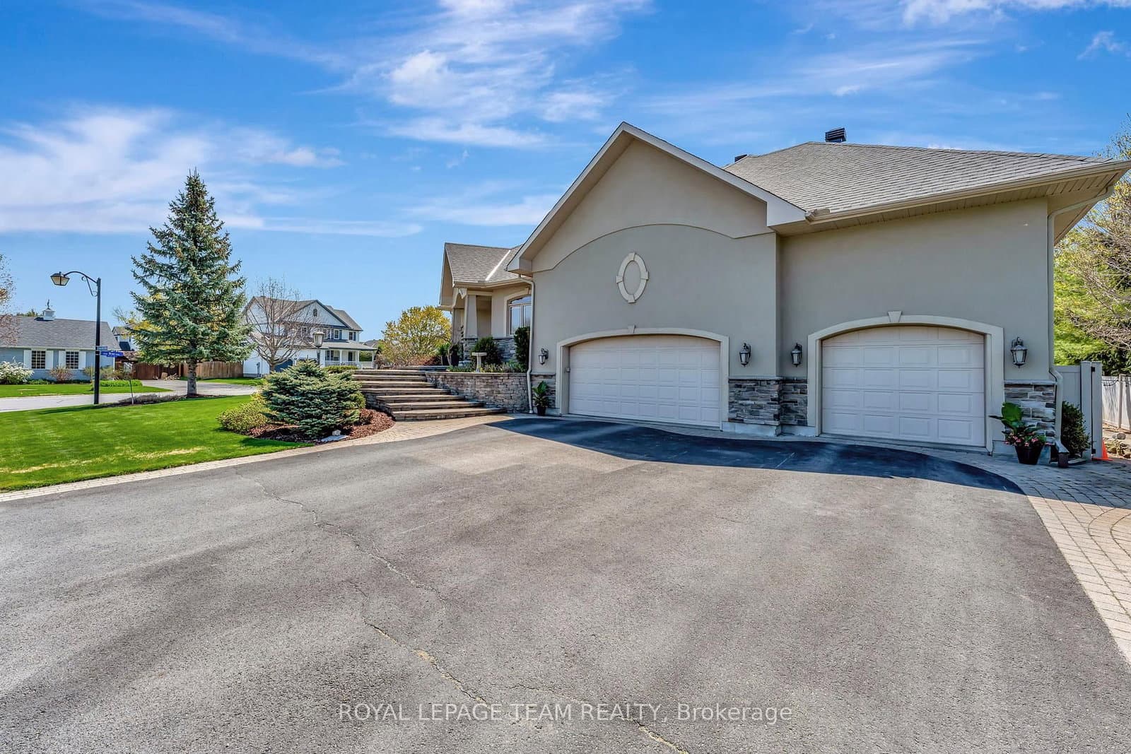 2 Beechgrove Gardens, Ottawa, ON — photo 3