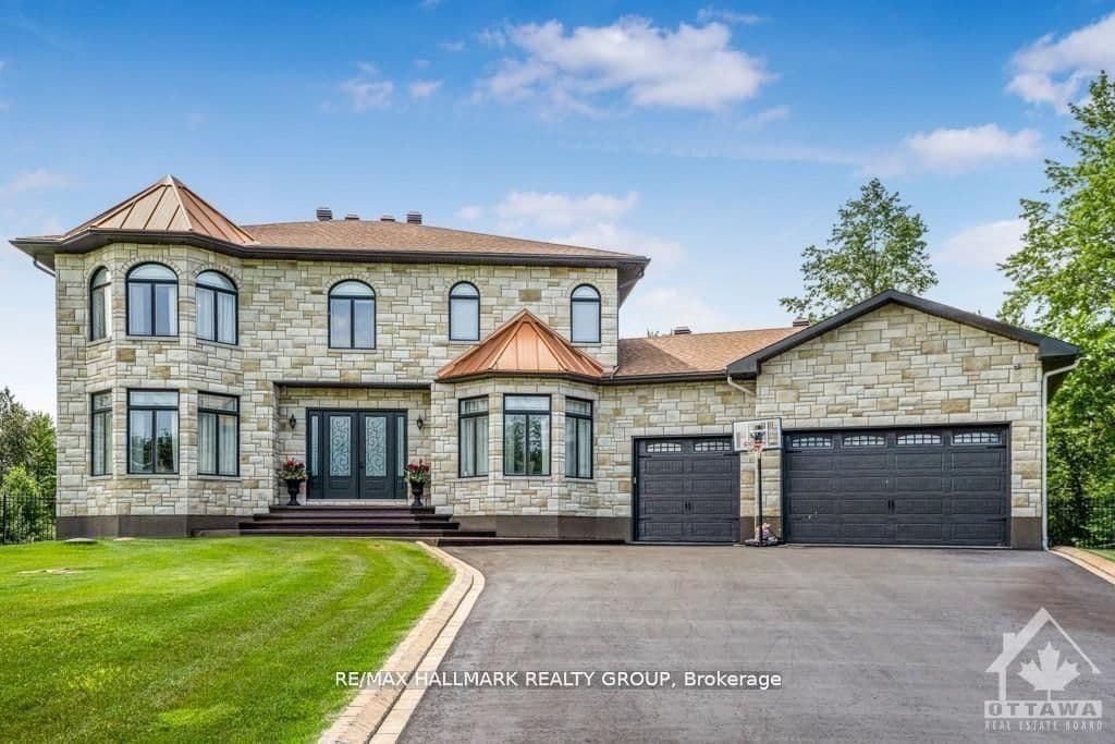 699 Ballycastle Crescent, Ottawa, ON