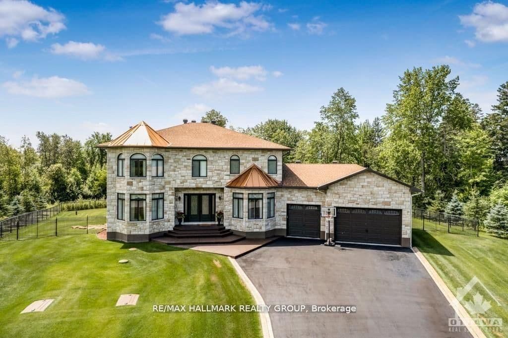 699 Ballycastle Crescent, Ottawa, ON — photo 2