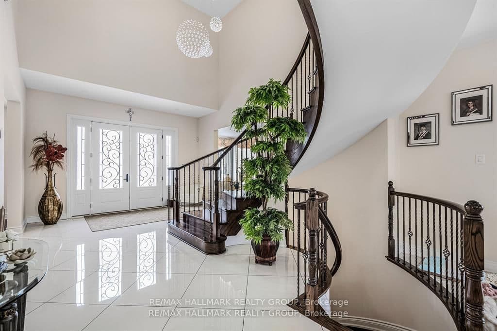 699 Ballycastle Crescent, Ottawa, ON — photo 3