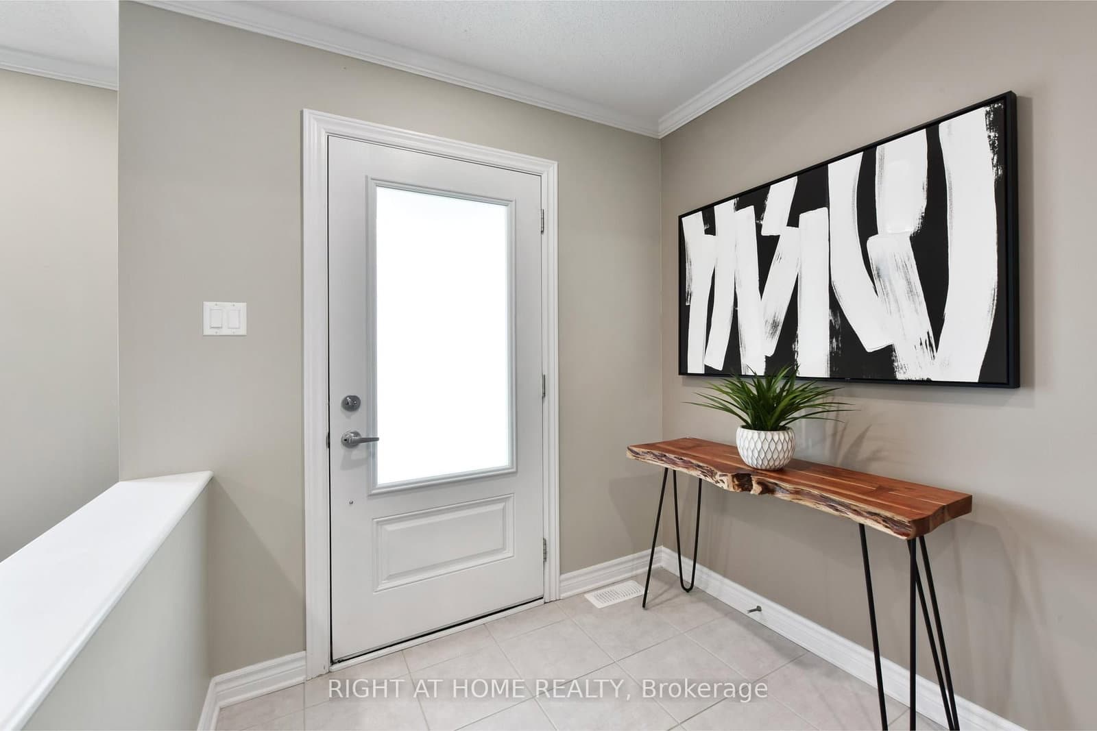 520 SILVERTIP Lane, Ottawa, ON — photo 2