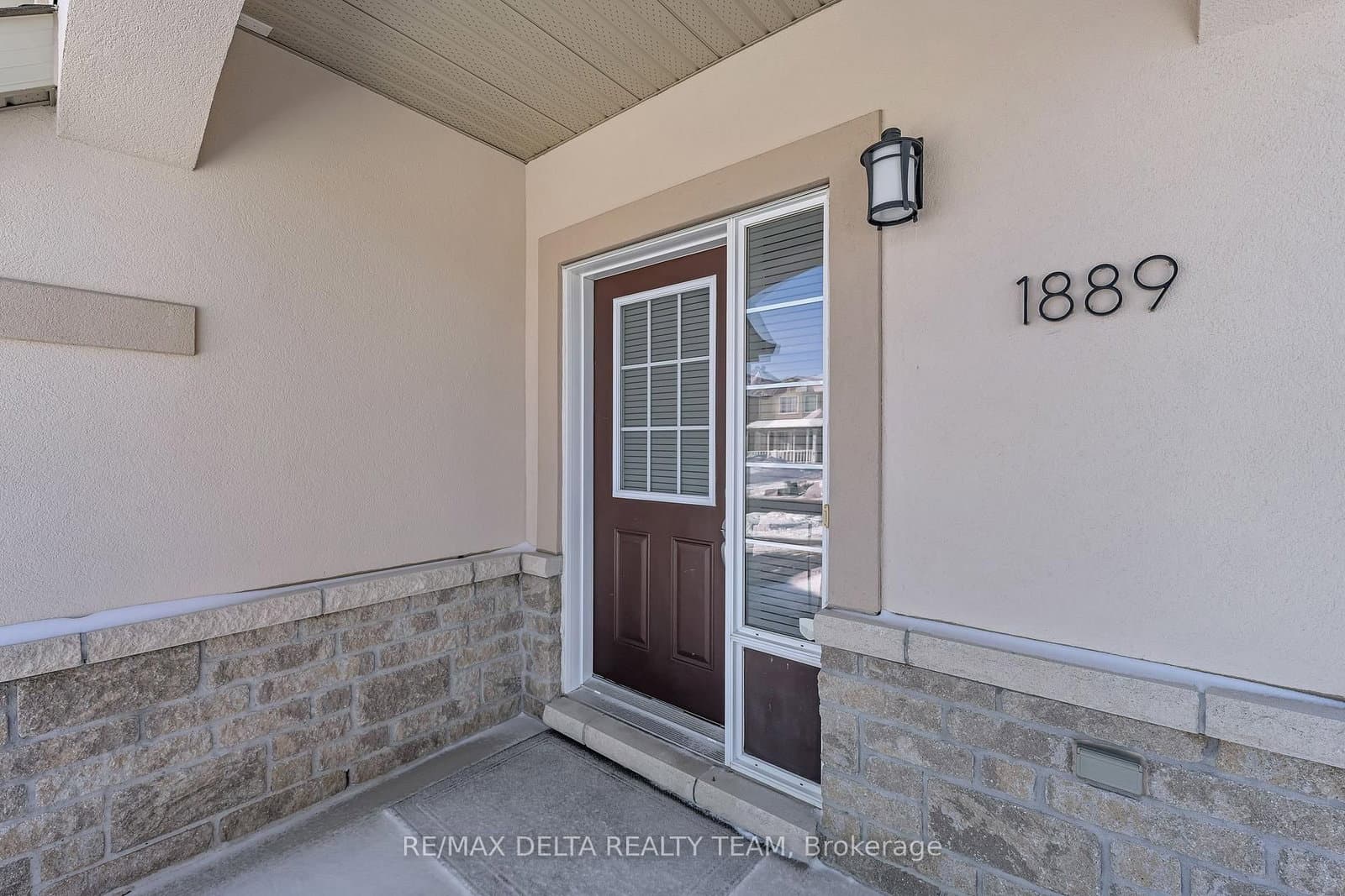 1889 Montmere Avenue, Ottawa, ON — photo 2