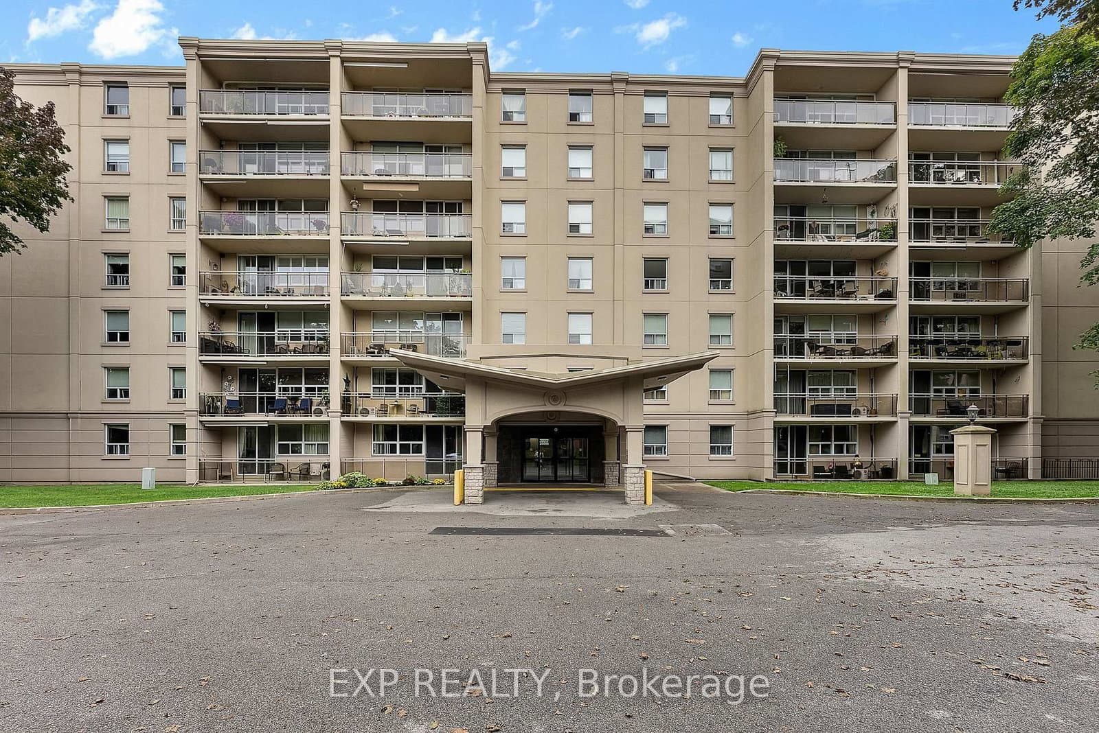 407 - 6390 Huggins Street, Niagara Falls, ON