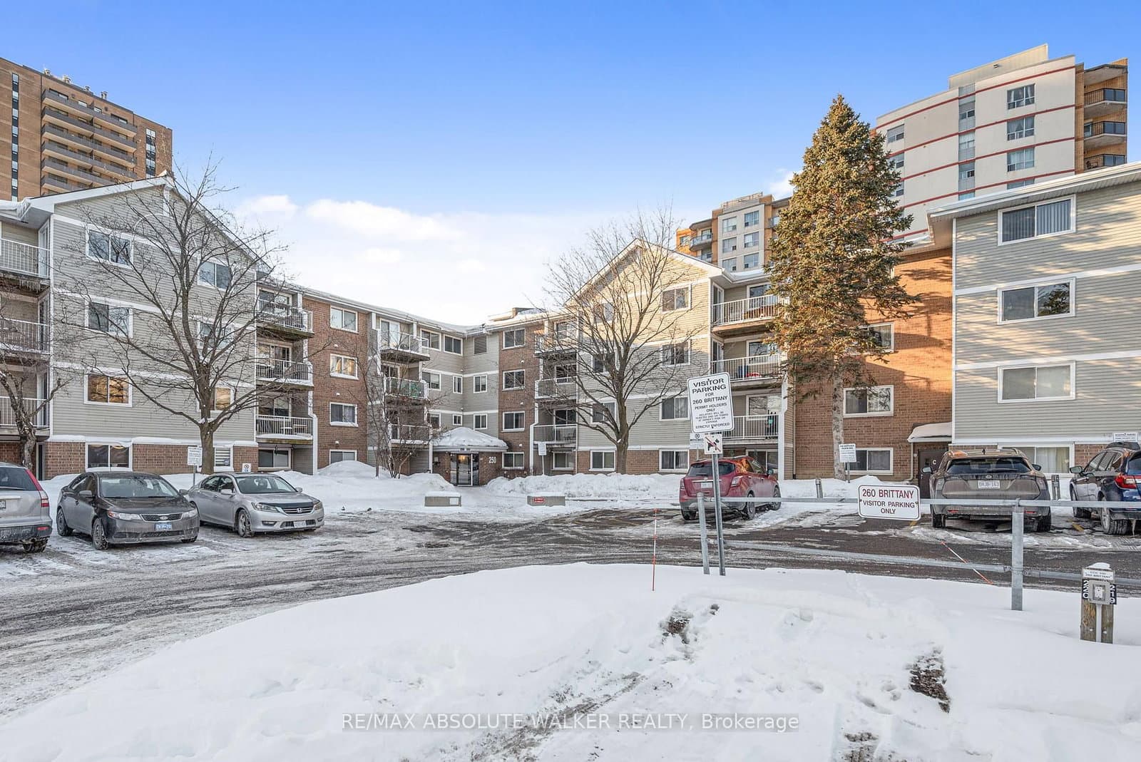 318 - 250 Brittany Drive, Ottawa, ON