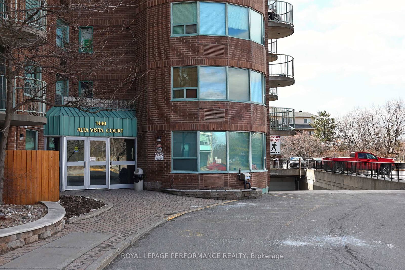 402 - 1440 HERON Road, Ottawa, ON — photo 2