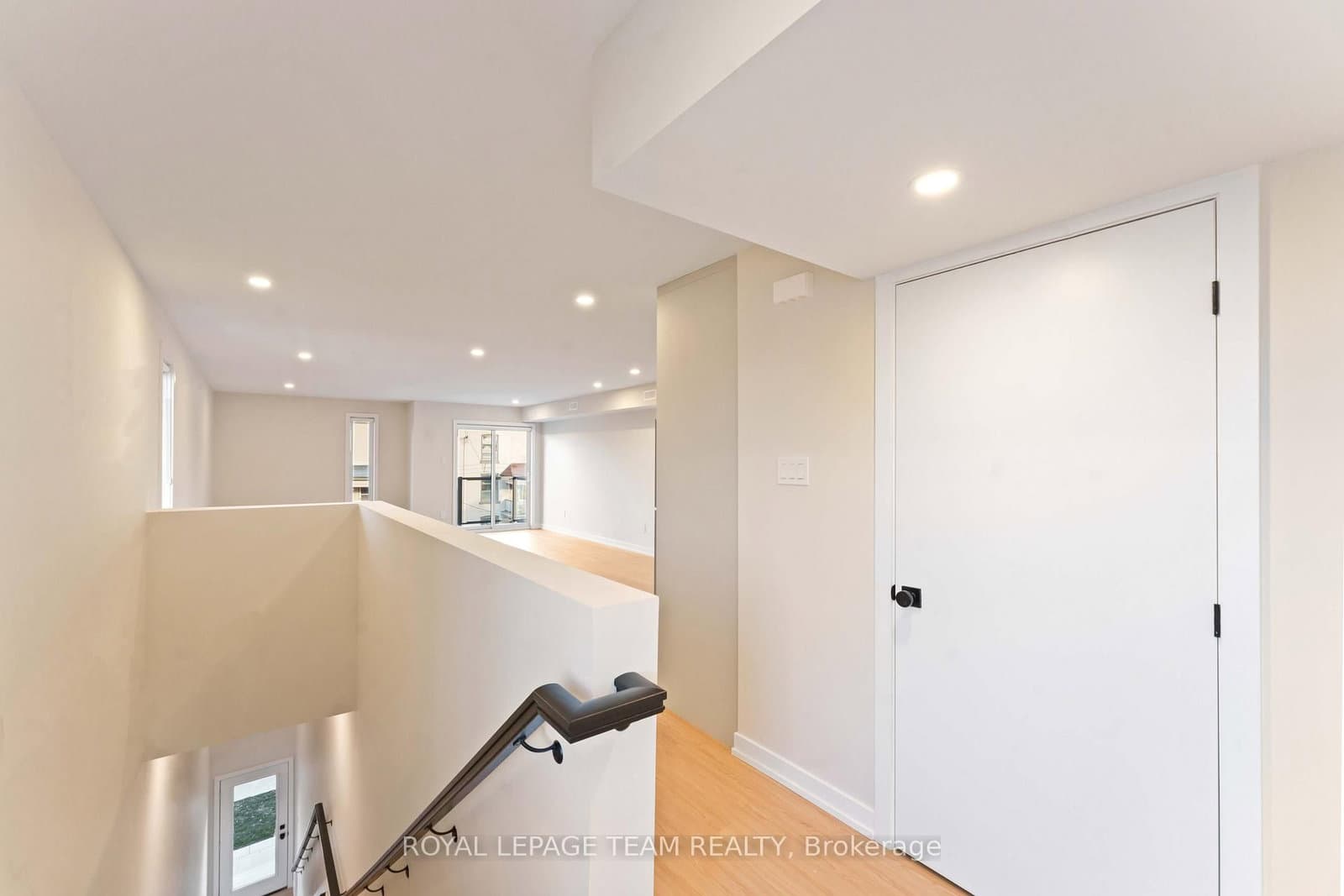 90 Elm Street, Ottawa, ON — photo 2