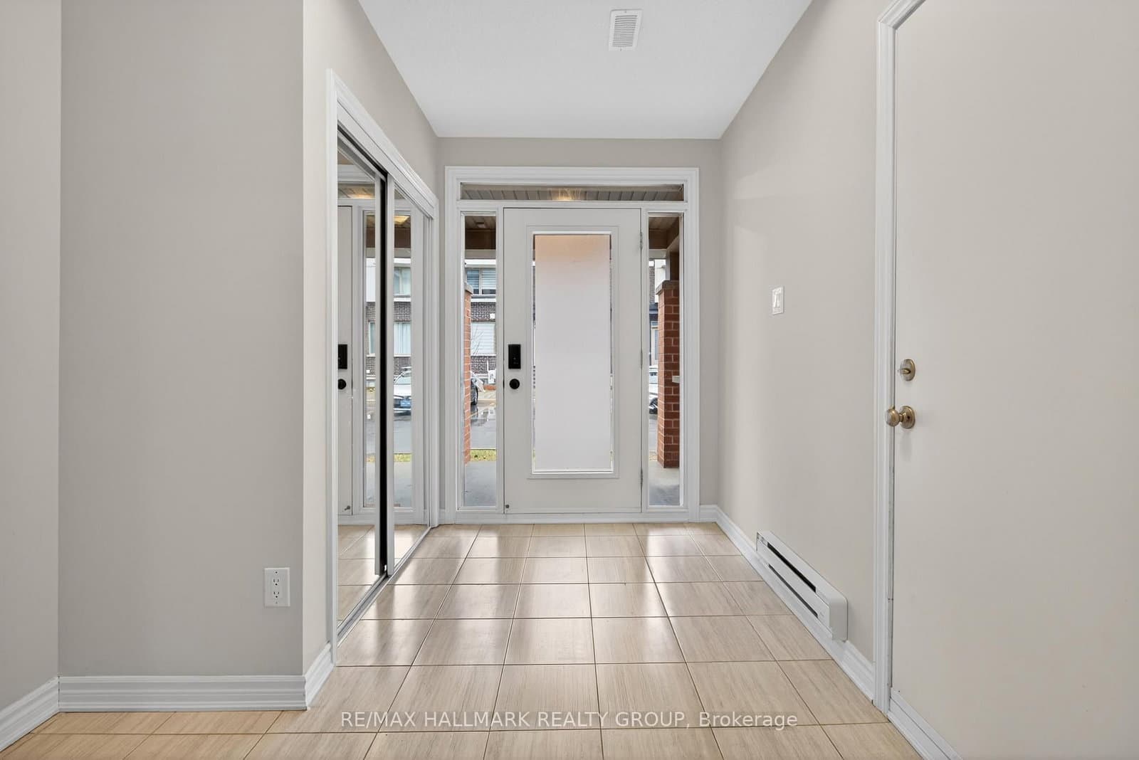 805 Kiniw Private, Ottawa, ON — photo 3