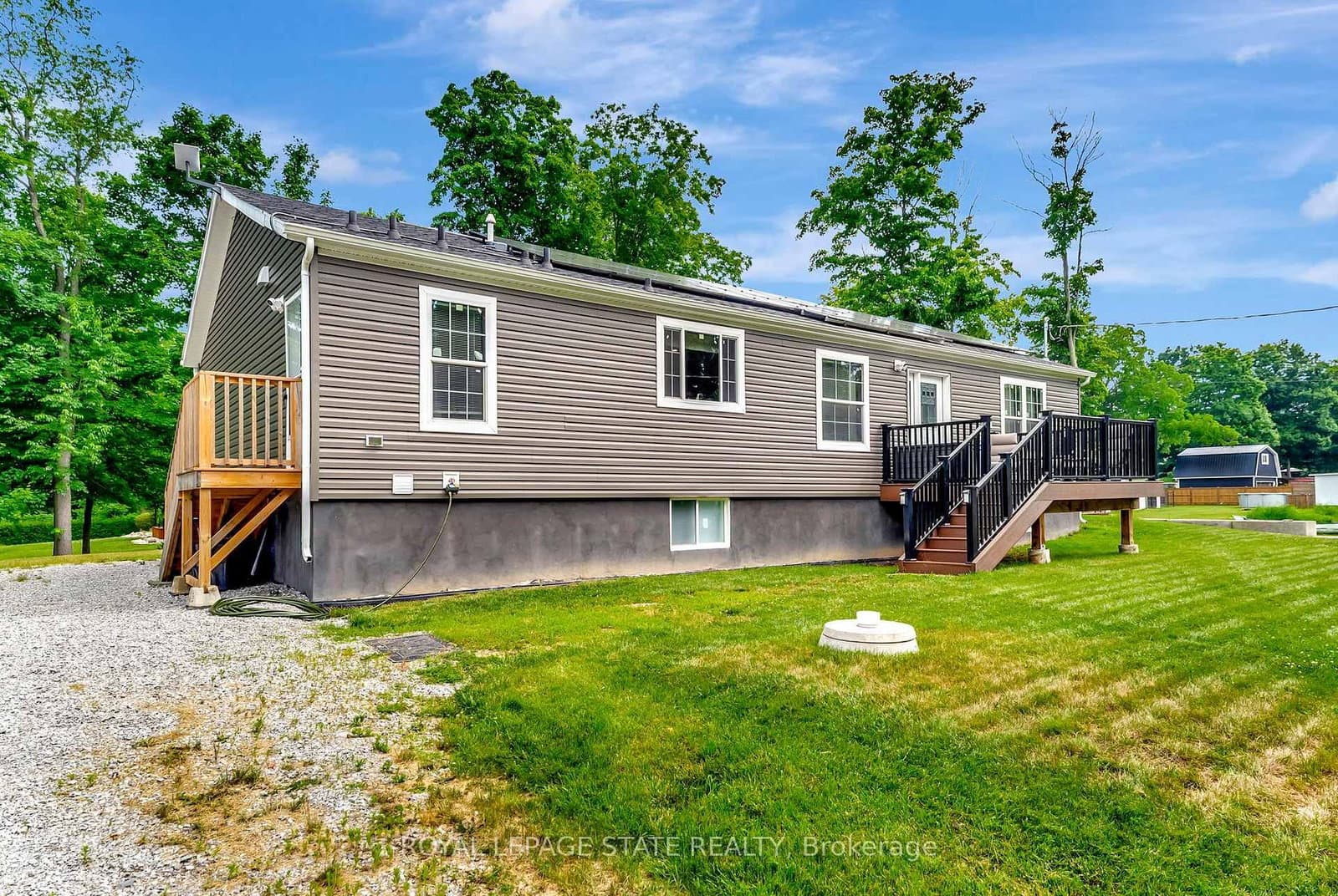 4881 Mapleview Crescent, Port Colborne, ON — photo 2