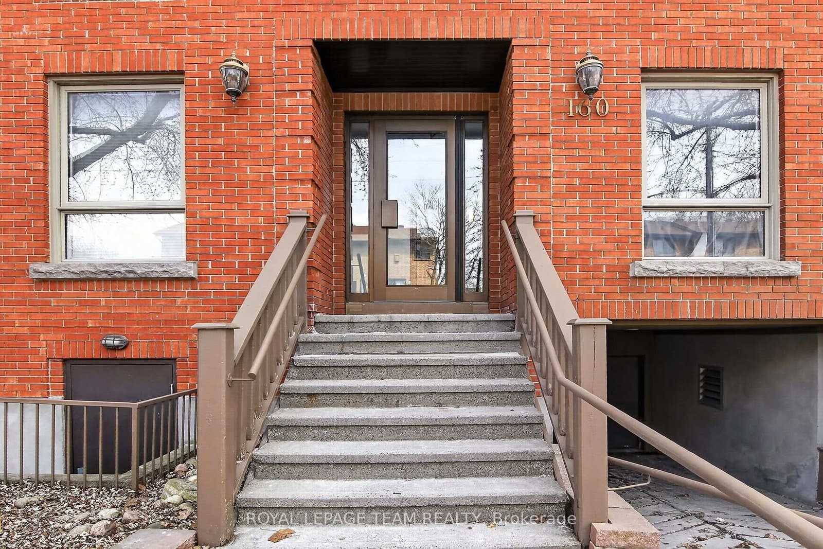 9 - 160 Bruyere Street, Ottawa, ON — photo 2