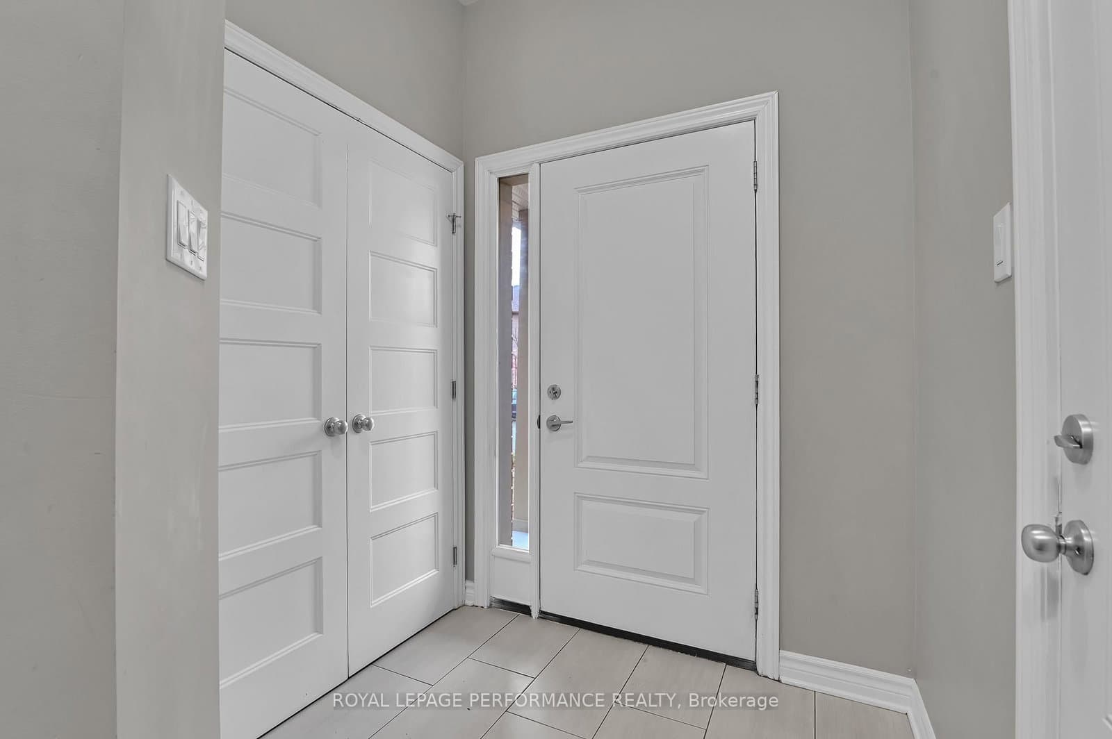 322 Fergus Crescent, Ottawa, ON — photo 2