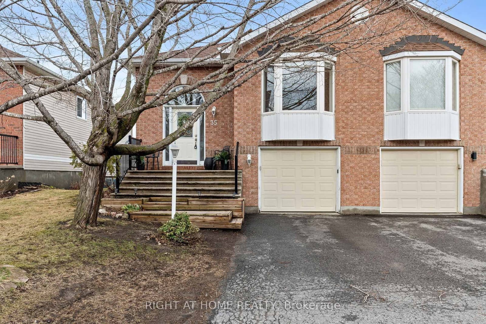 35 MONTANA Way, Nepean, ON