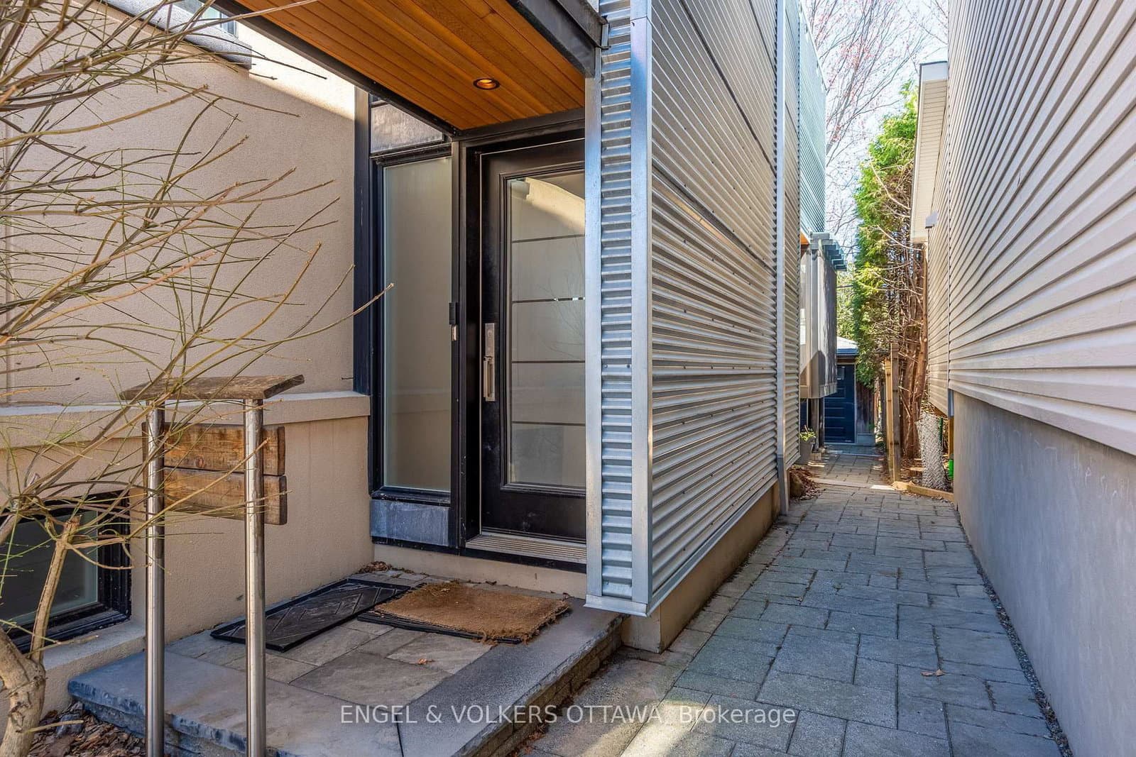 93 Gilchrist Avenue, Ottawa, ON — photo 3