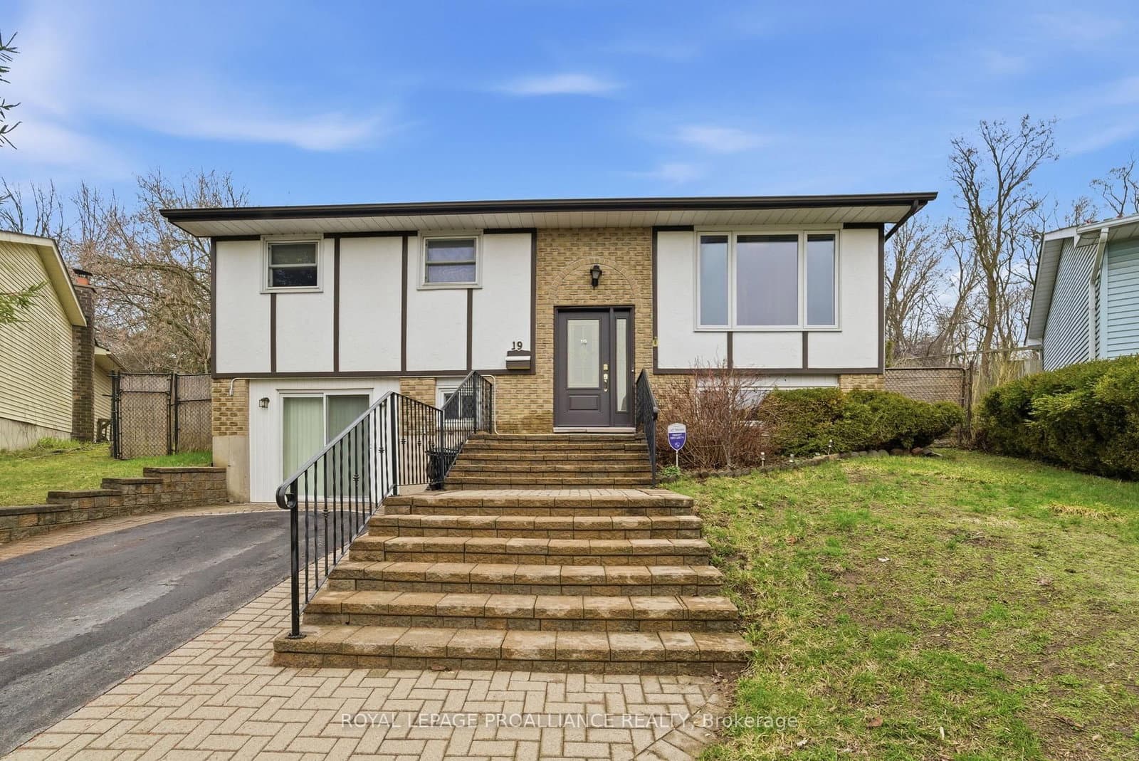 19 Allore Avenue, Quinte West, ON — photo 2