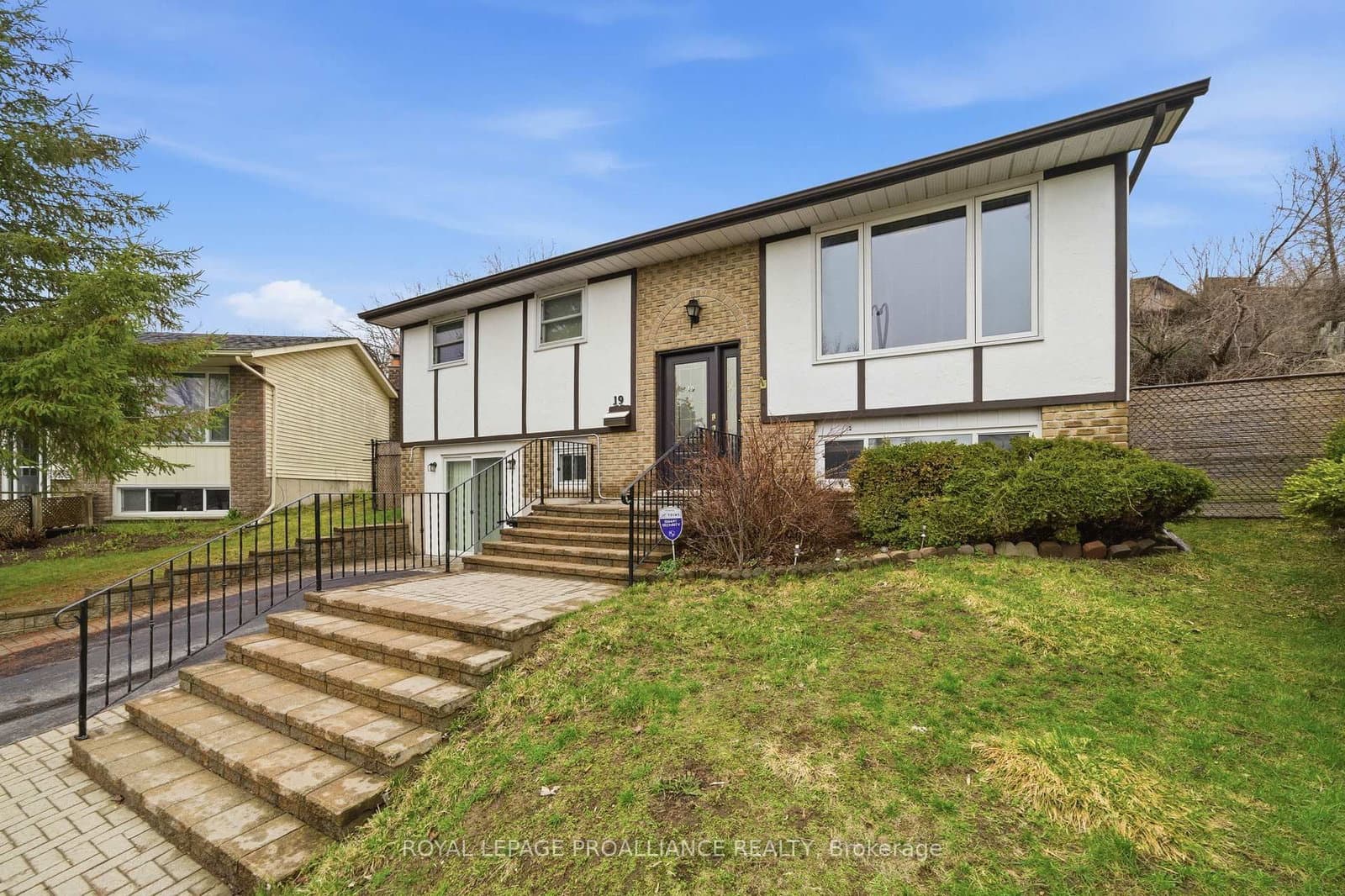 19 Allore Avenue, Quinte West, ON — photo 3