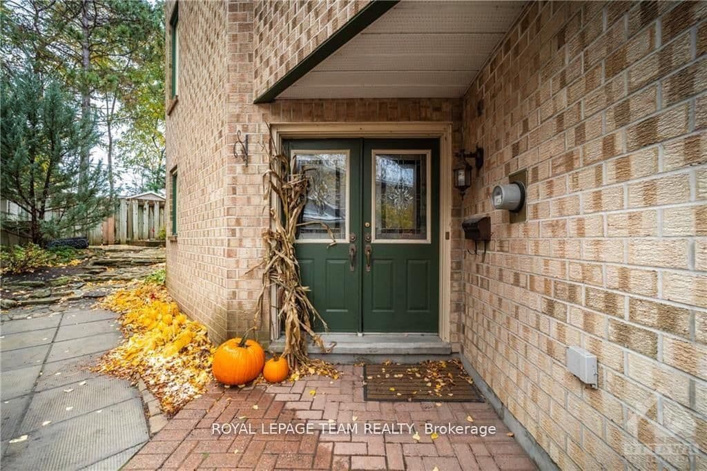 2982 Richmond Road, Ottawa, ON — photo 2