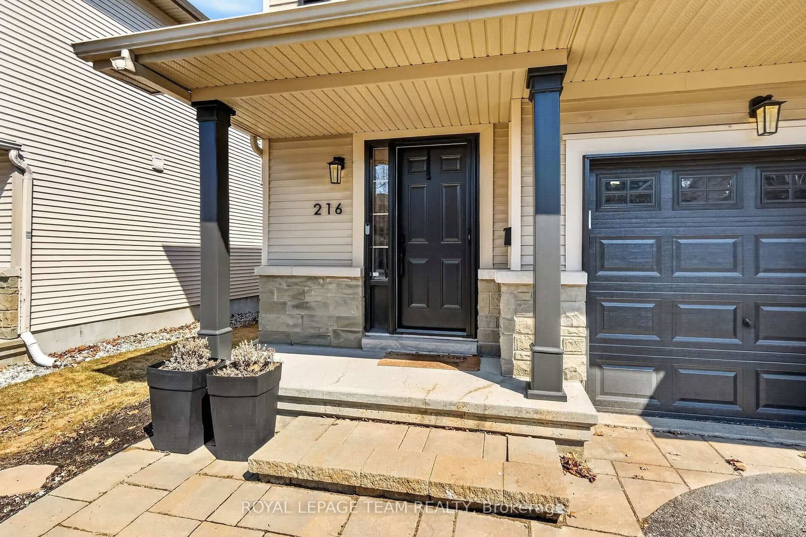 216 Trail Side Circle, Smiths Falls, ON — photo 2