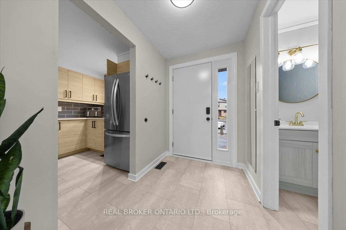 2049 Stonehenge Crescent, Ottawa, ON — photo 3