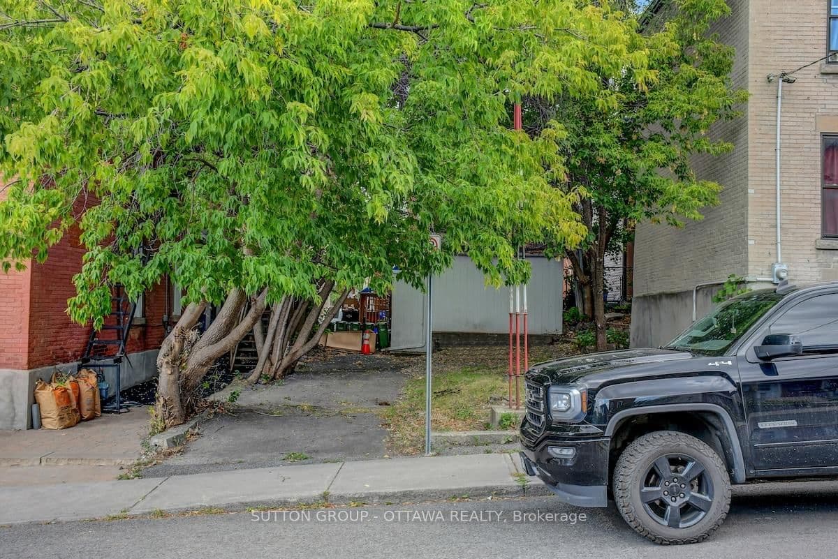 133 Eccles Street, Ottawa, ON — photo 3