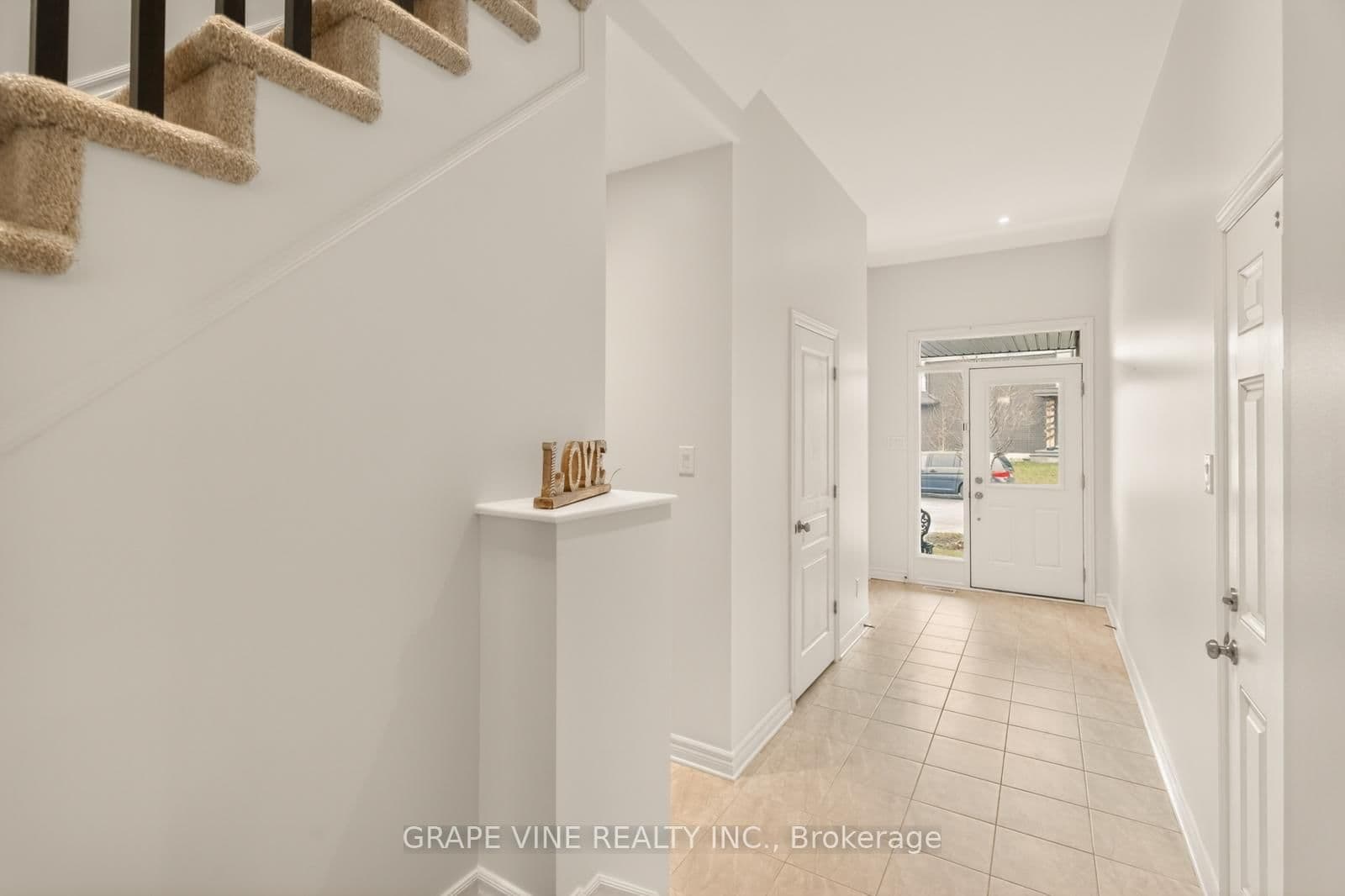383 MEMORIAL Grove, Ottawa, ON — photo 3
