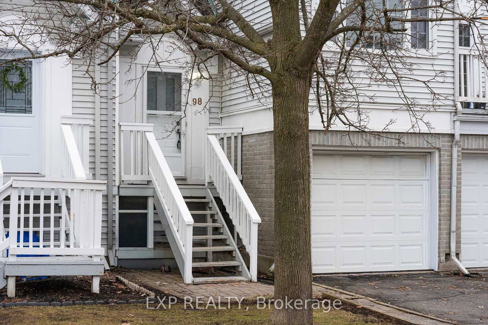 98 Castlegreen Private, Ottawa, ON — photo 2