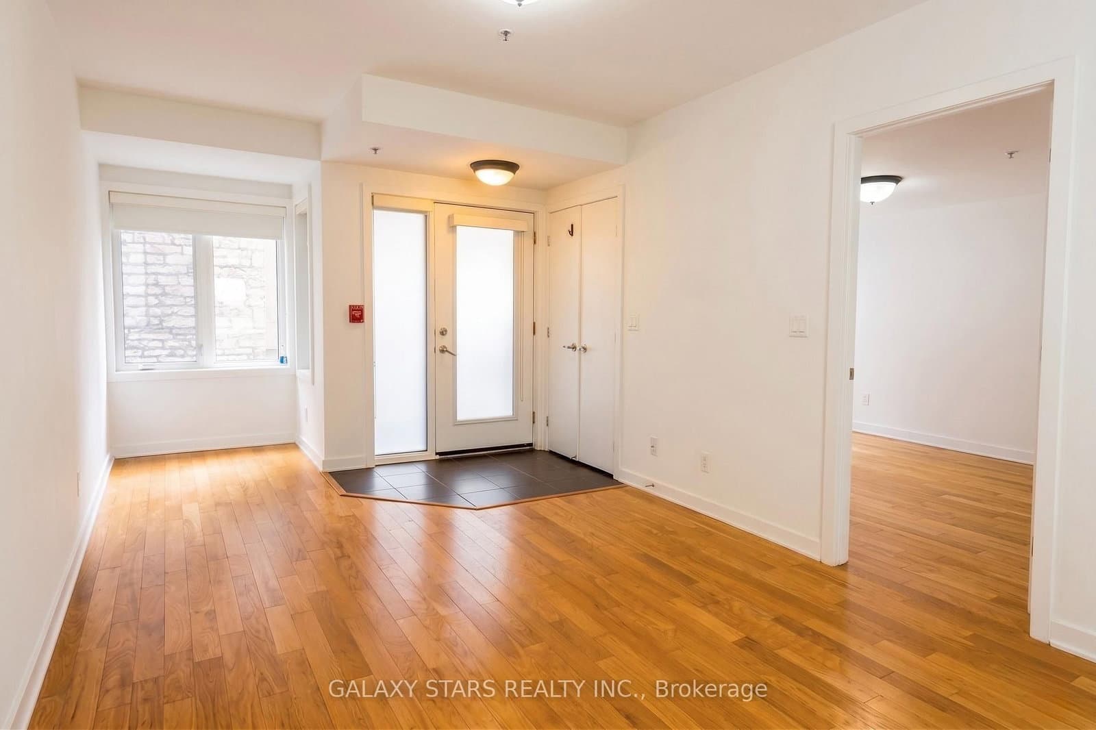 209 - 458D King Edward Avenue, Ottawa, ON — photo 2