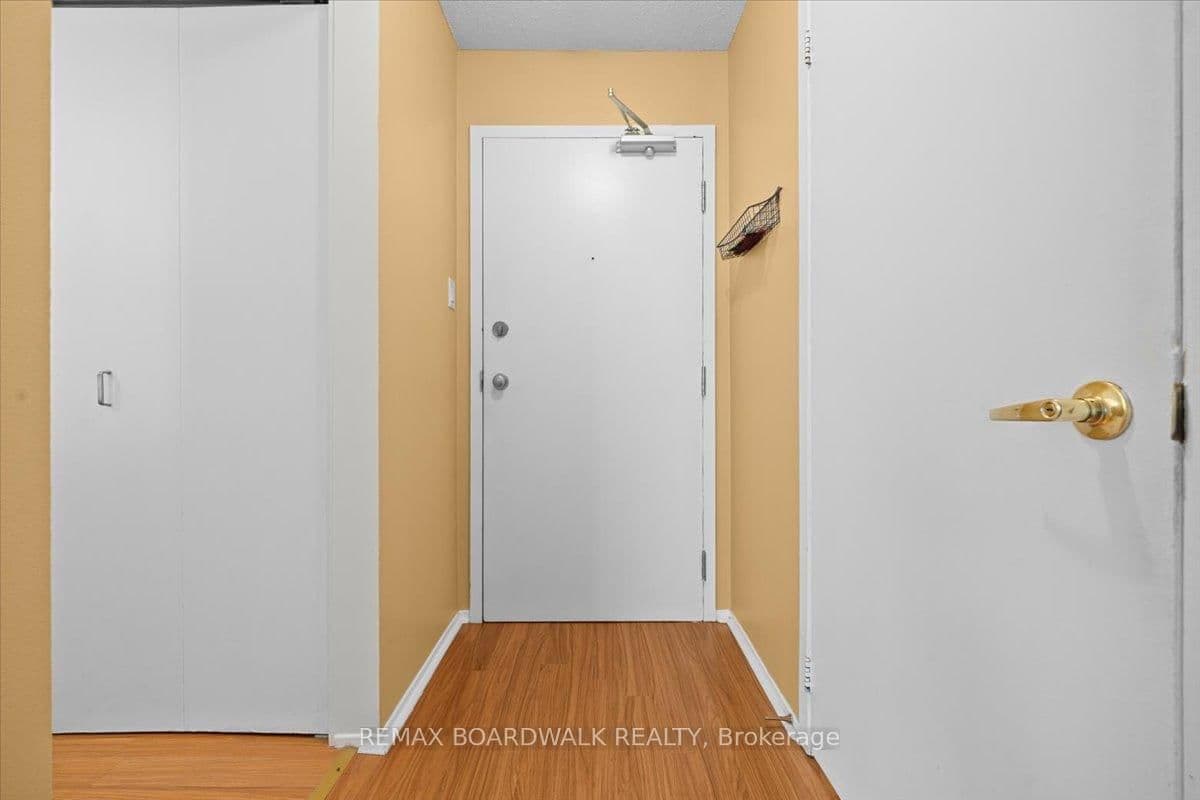 412 - 250 Brittany Drive, Ottawa, ON — photo 2