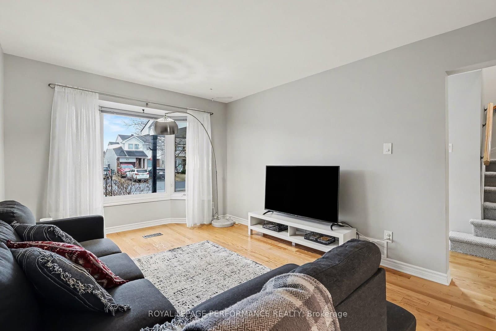 6417 St Louis Drive, Ottawa, ON — photo 2