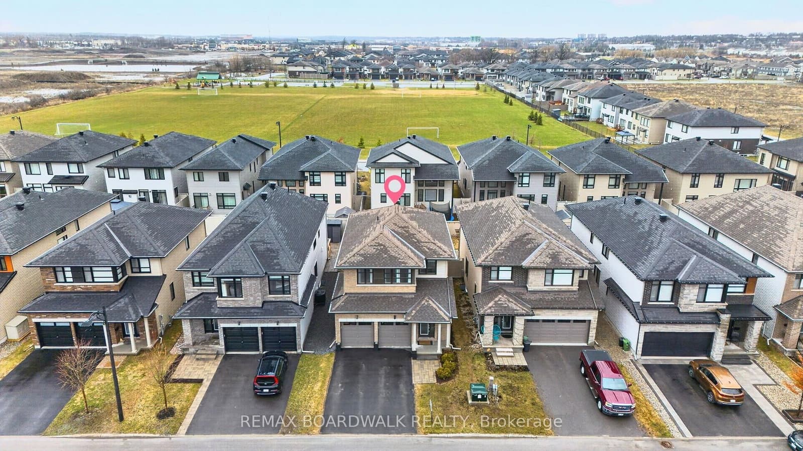 38 Thunderbolt Street, Ottawa, ON — photo 2