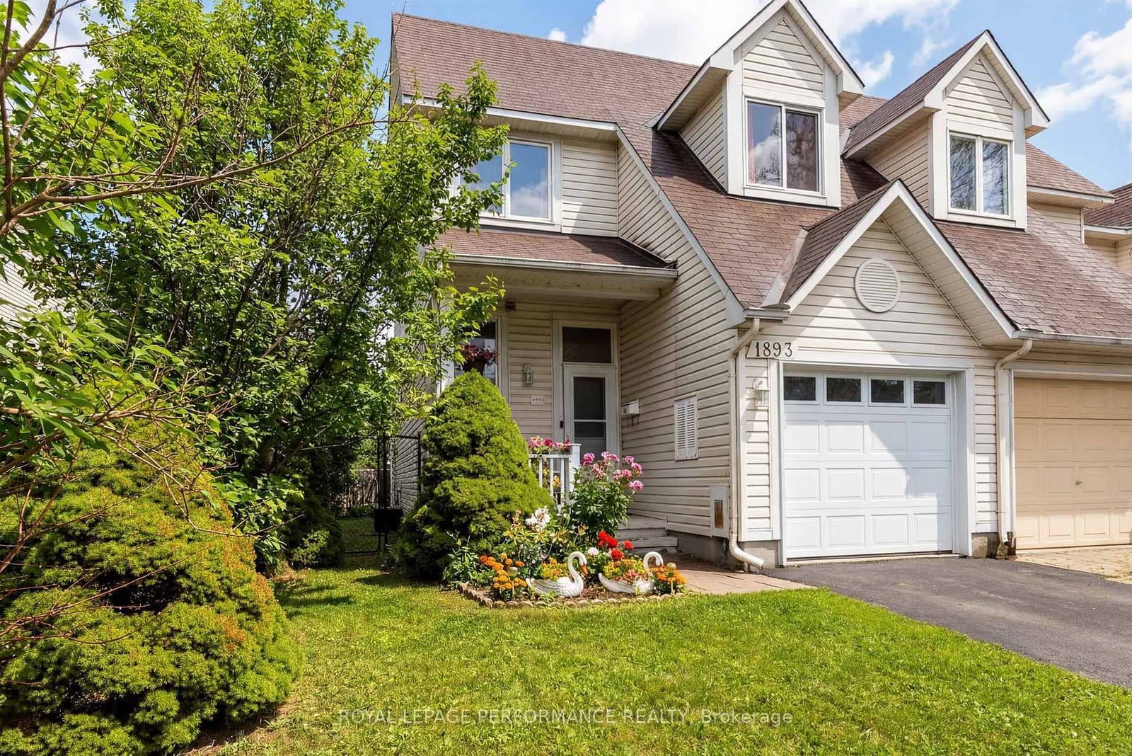 1893 Hennessy Crescent, Ottawa, ON