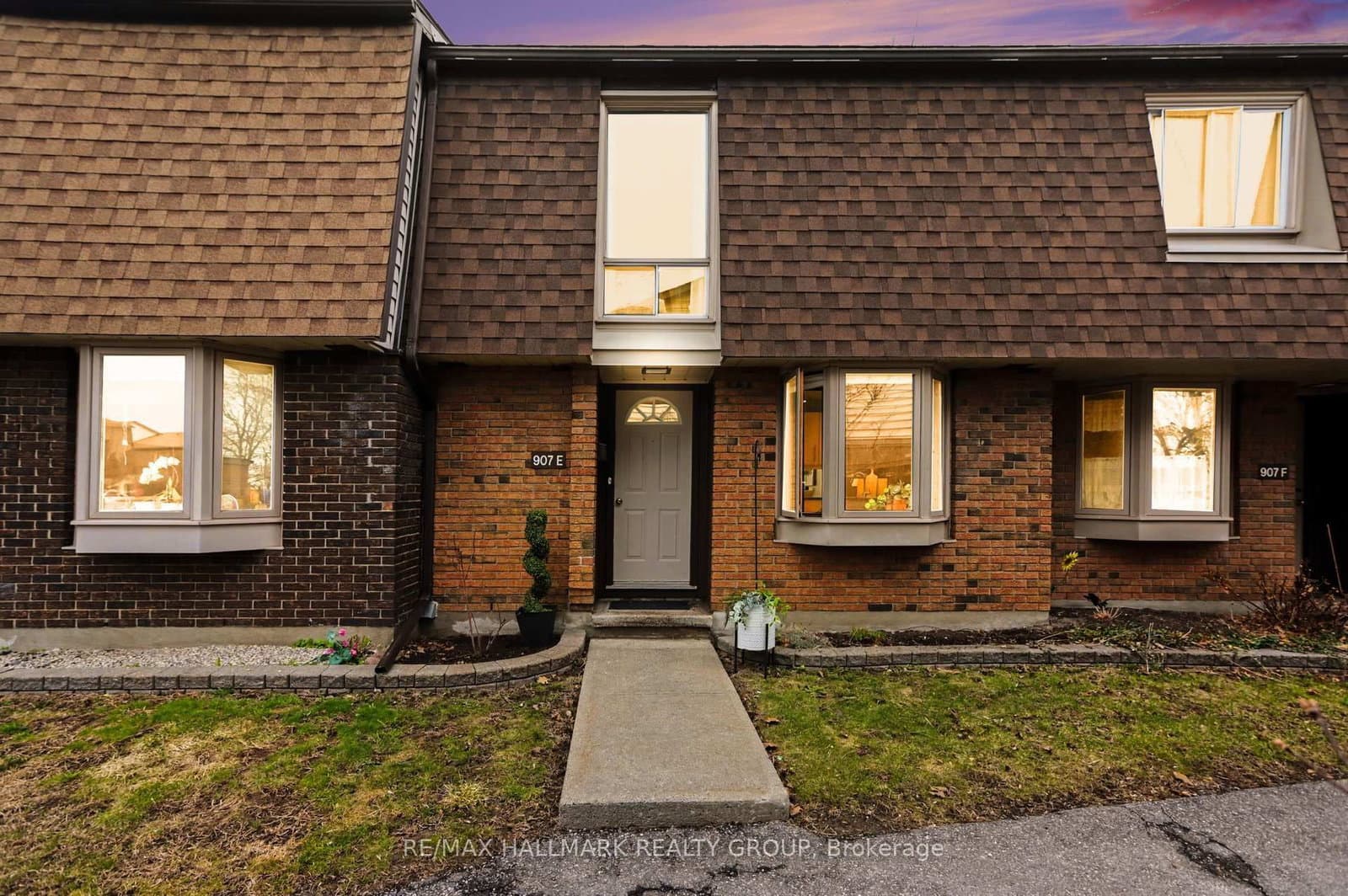 907E Elmsmere Road, Ottawa, ON
